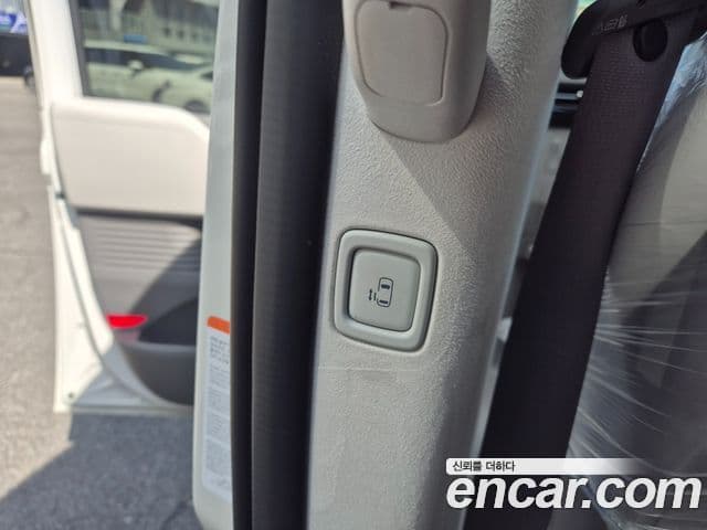 Hyundai Staria лимузин, 2024 16