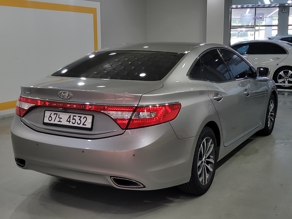 Hyundai Grandeur HG Luxury, 2011 3