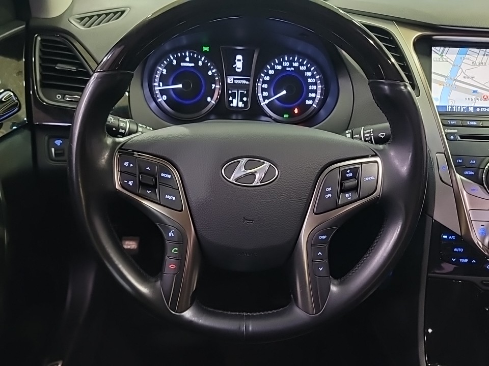 Hyundai Grandeur HG Luxury, 2011 11