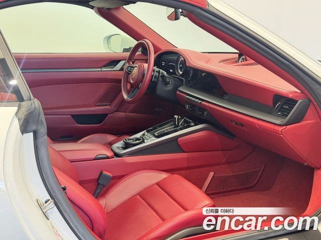 Porsche 911 (992) Carrera 4 кабриолет, 2021 10