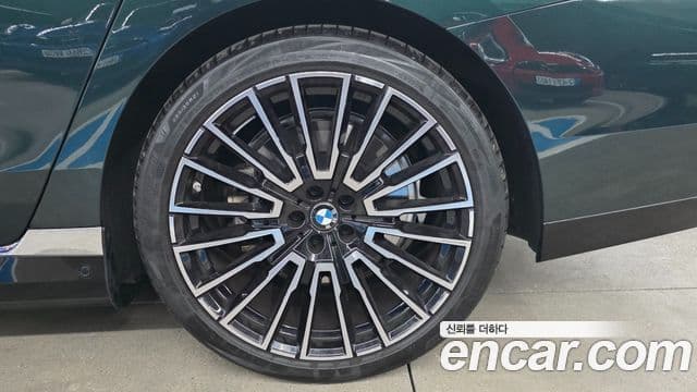 BMW 7시리즈 (G70) 750e xDrive M Sport, 2025 все фото