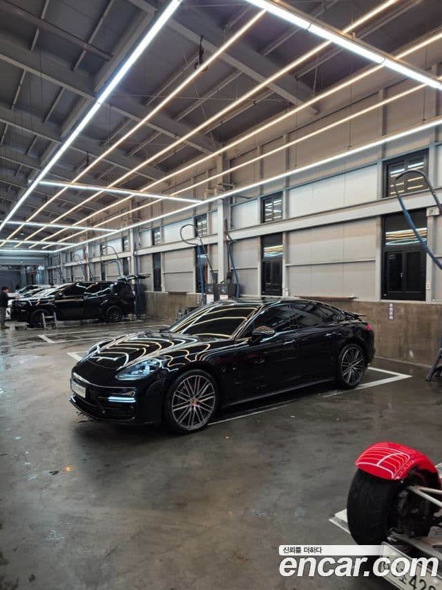 Porsche Panamera (971), 2018 4