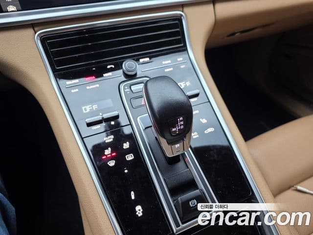 Porsche Panamera (971), 2018 9