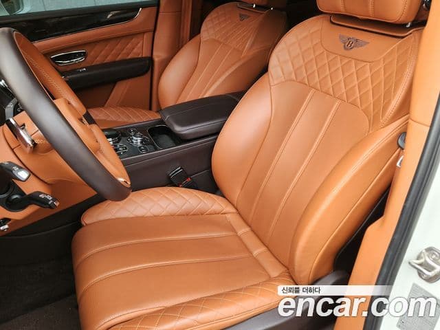 Bentley Bentayga, 2017 9