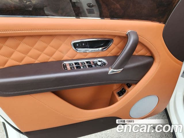 Bentley Bentayga, 2017 13