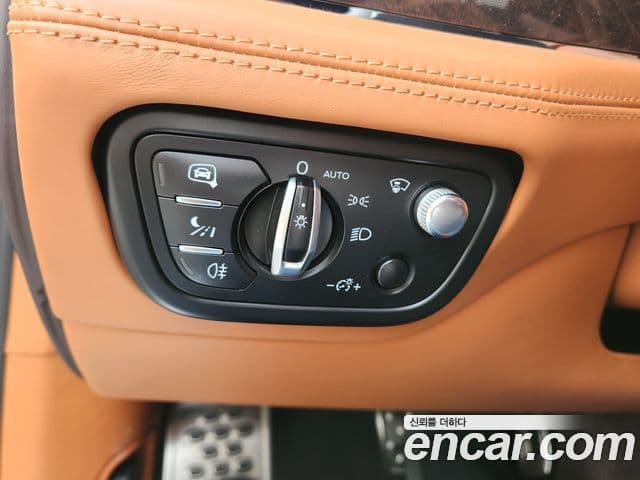 Bentley Bentayga, 2017 14