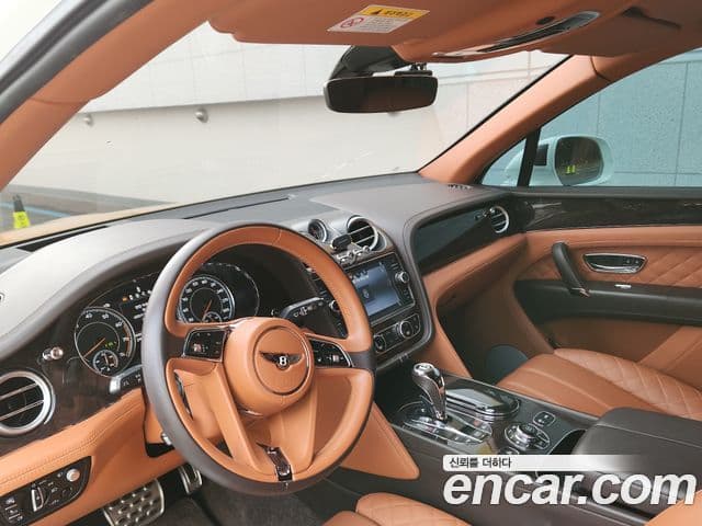 Bentley Bentayga, 2017 15