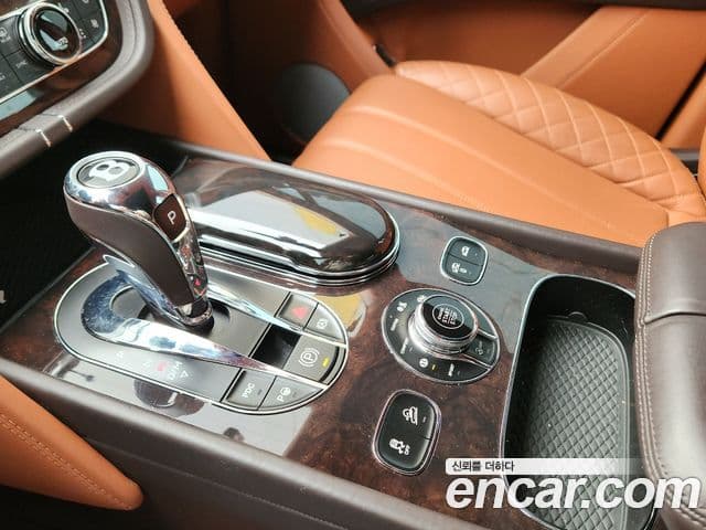 Bentley Bentayga, 2017 16