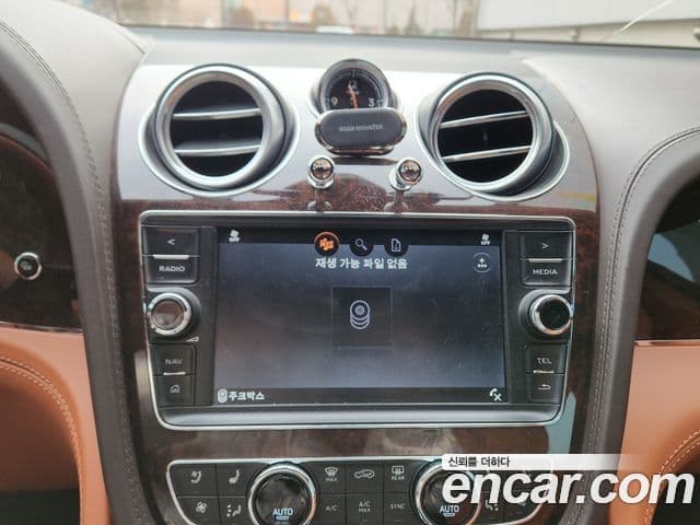 Bentley Bentayga, 2017 17