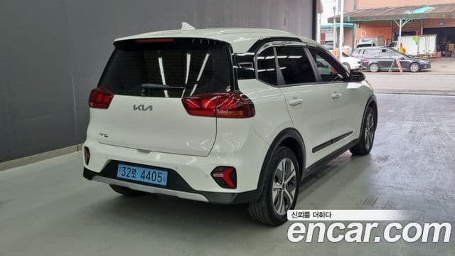 Kia Niro Plus Light (таксомоторный тип), 2024 4