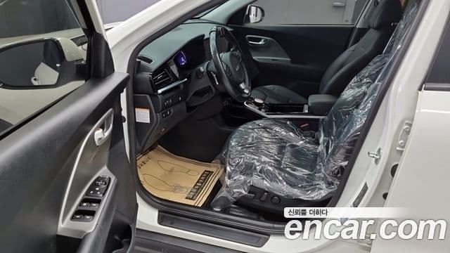 Kia Niro Plus Light (таксомоторный тип), 2024 6