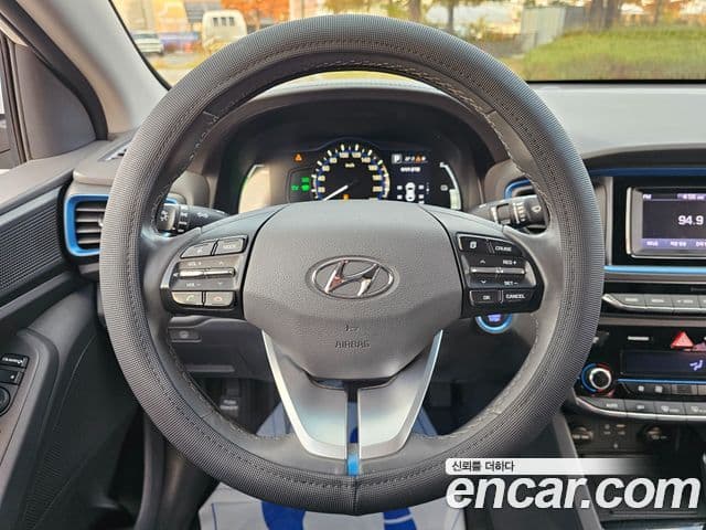 Hyundai Ioniq гибрид, 2019 10