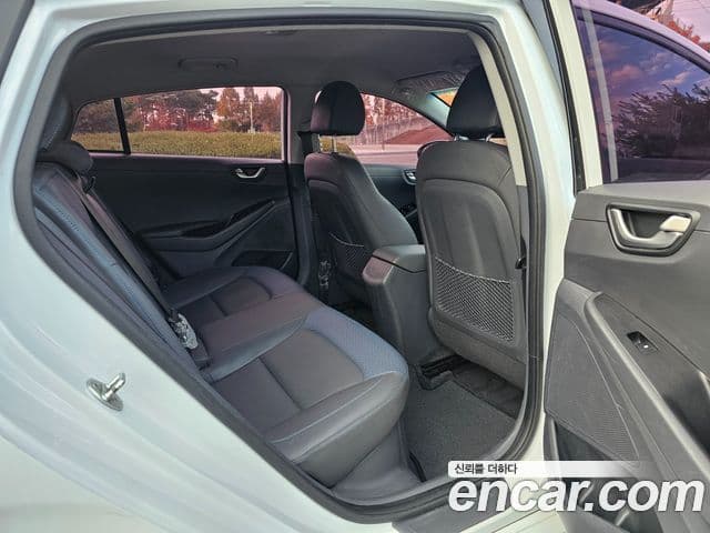 Hyundai Ioniq гибрид, 2019 13