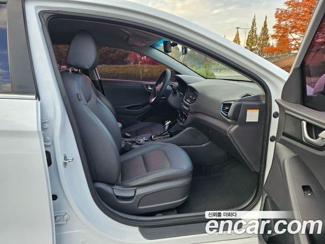 Hyundai Ioniq гибрид, 2019 14