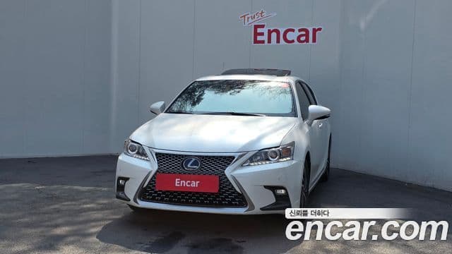 Lexus CT200h ZWA10, 2019 3