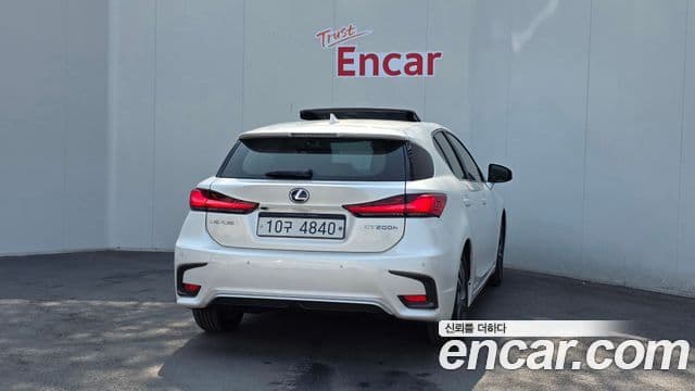 Lexus CT200h ZWA10, 2019 4