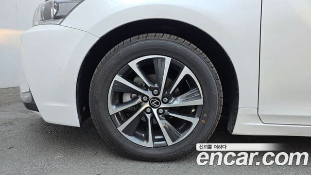 Lexus CT200h ZWA10, 2019 все фото