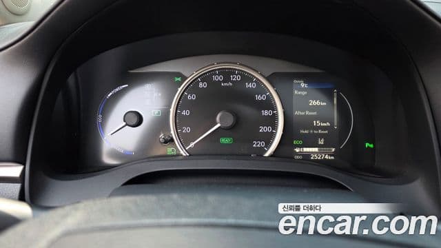 Lexus CT200h ZWA10, 2019 8