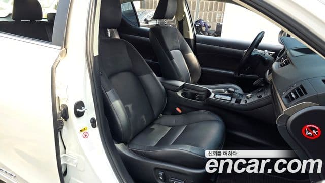 Lexus CT200h ZWA10, 2019 10