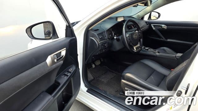 Lexus CT200h ZWA10, 2019 11