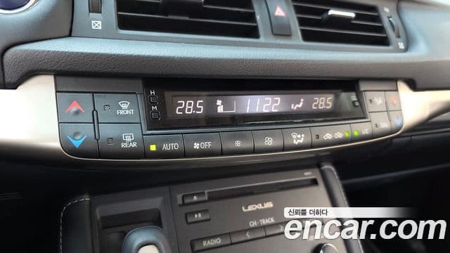 Lexus CT200h ZWA10, 2019 16