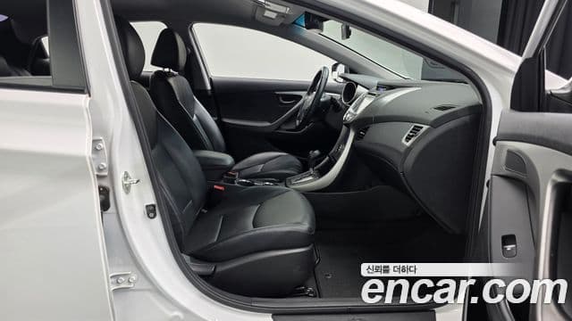 Hyundai Avante MD M16 GDI Avenue, 2013 10