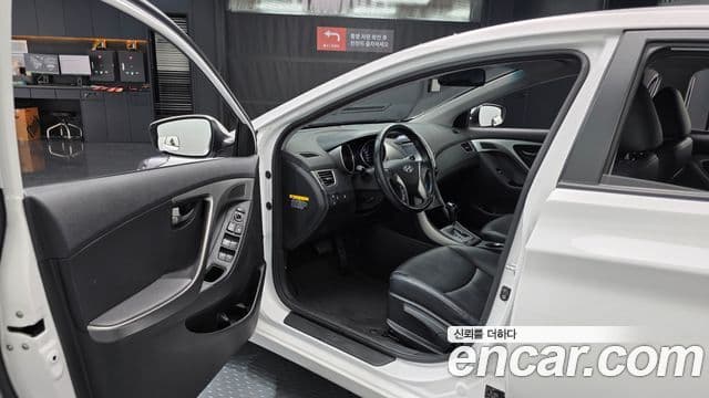 Hyundai Avante MD M16 GDI Avenue, 2013 12