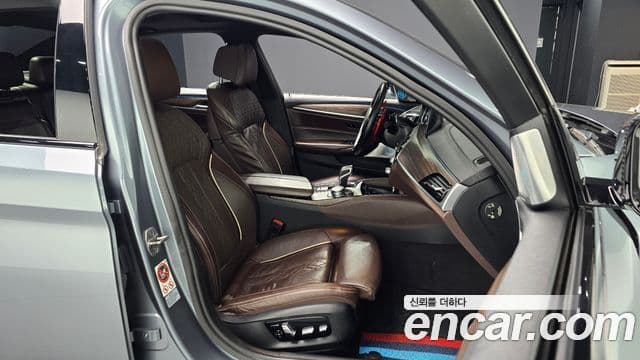 BMW 5시리즈 (G30) 520d M Sport Plus, 2017 10