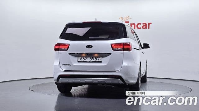 Kia All New Carnival Prestige, 2015 4