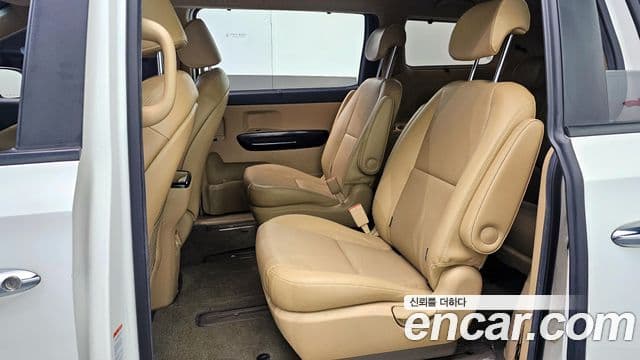 Kia All New Carnival Prestige, 2015 12