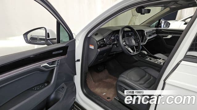 Volkswagen Touareg 3세대 Premium, 2023 10