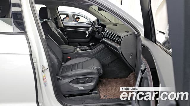 Volkswagen Touareg 3세대 Premium, 2023 11