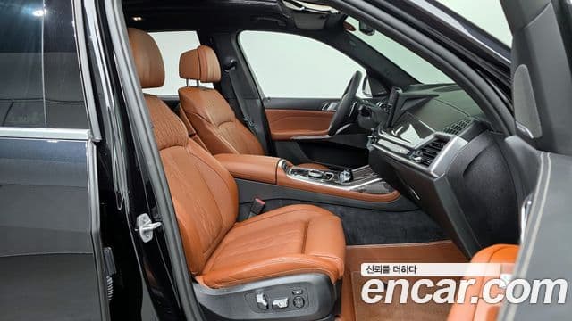 BMW X7 (G07) xDrive 40i M Sport 6인승, 2025 10