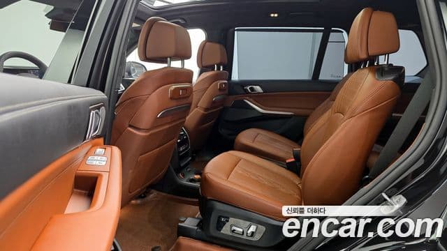 BMW X7 (G07) xDrive 40i M Sport 6인승, 2025 12