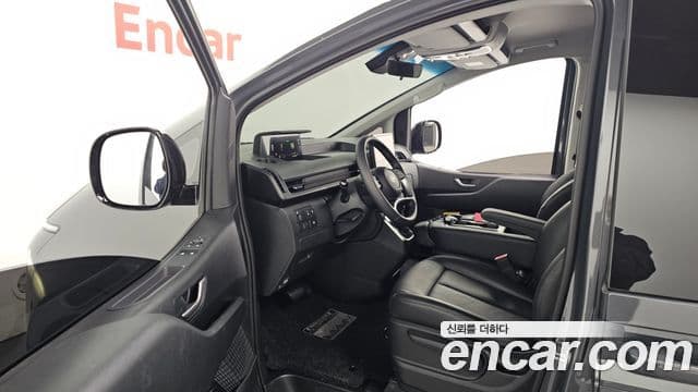 Hyundai Staria Modern, 2025 10