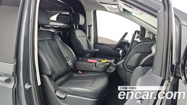 Hyundai Staria Modern, 2025 11