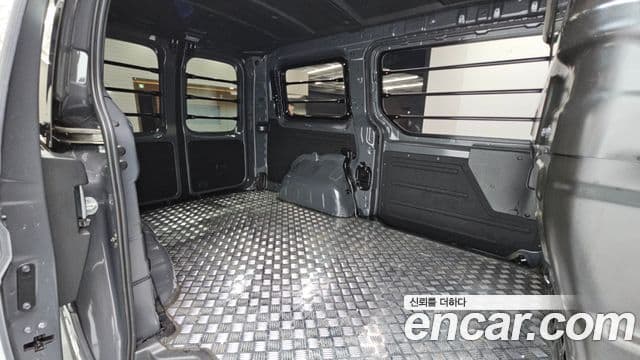 Hyundai Staria Modern, 2025 19