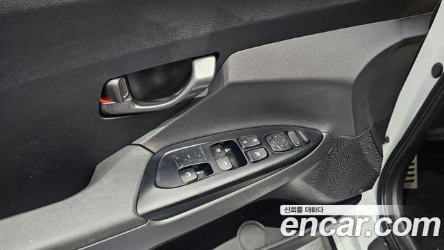 Hyundai Veloster (JS) Core, 2018 16