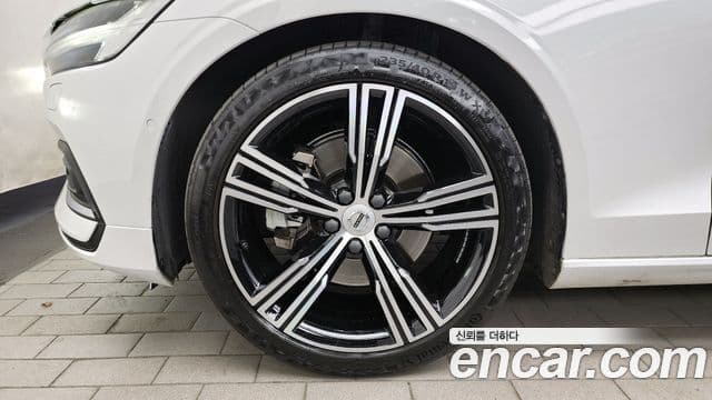 Volvo S60 3세대 T5 Inscription, 2020 все фото