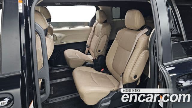 Toyota Sienna 4세대, 2021 12