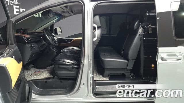 Hyundai Staria Modern, 2025 10
