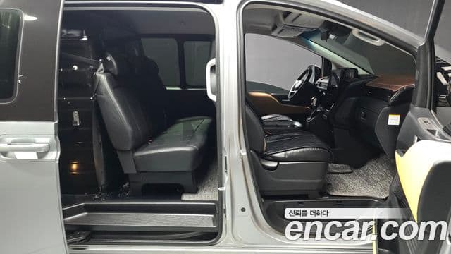 Hyundai Staria Modern, 2025 11