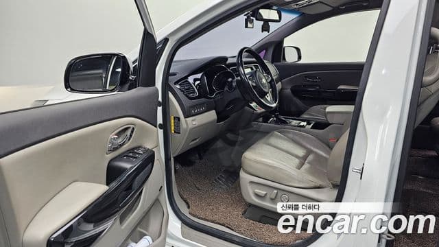 Kia All New Carnival Noblesse, 2016 10