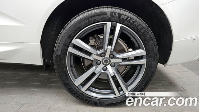 Volvo XC60 2세대 T8 R-Design, 2021 все фото