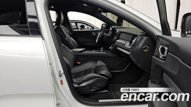 Volvo XC60 2세대 T8 R-Design, 2021 11