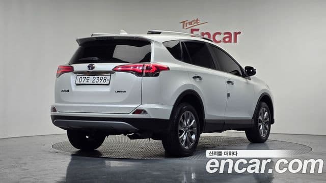 Toyota RAV4 4세대, 2017 2