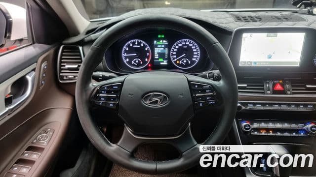 Hyundai Grandeur IG 3.3 Celebrity, 2019 14