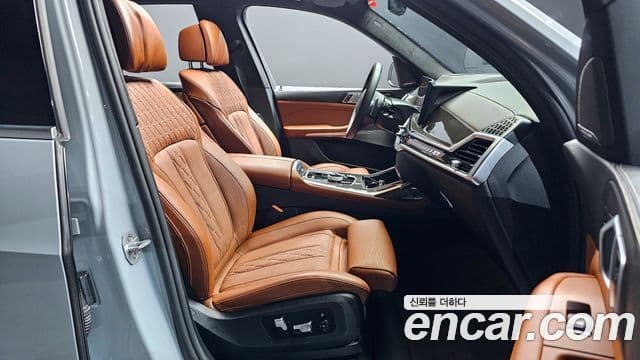 BMW X7 (G07) xDrive 40d M Sport 6인승, 2025 11
