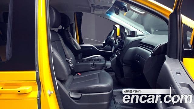 Hyundai Staria 15인승, 2025 10