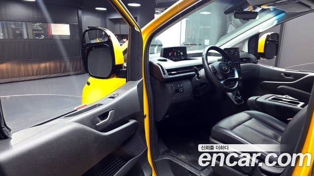 Hyundai Staria 15인승, 2025 11